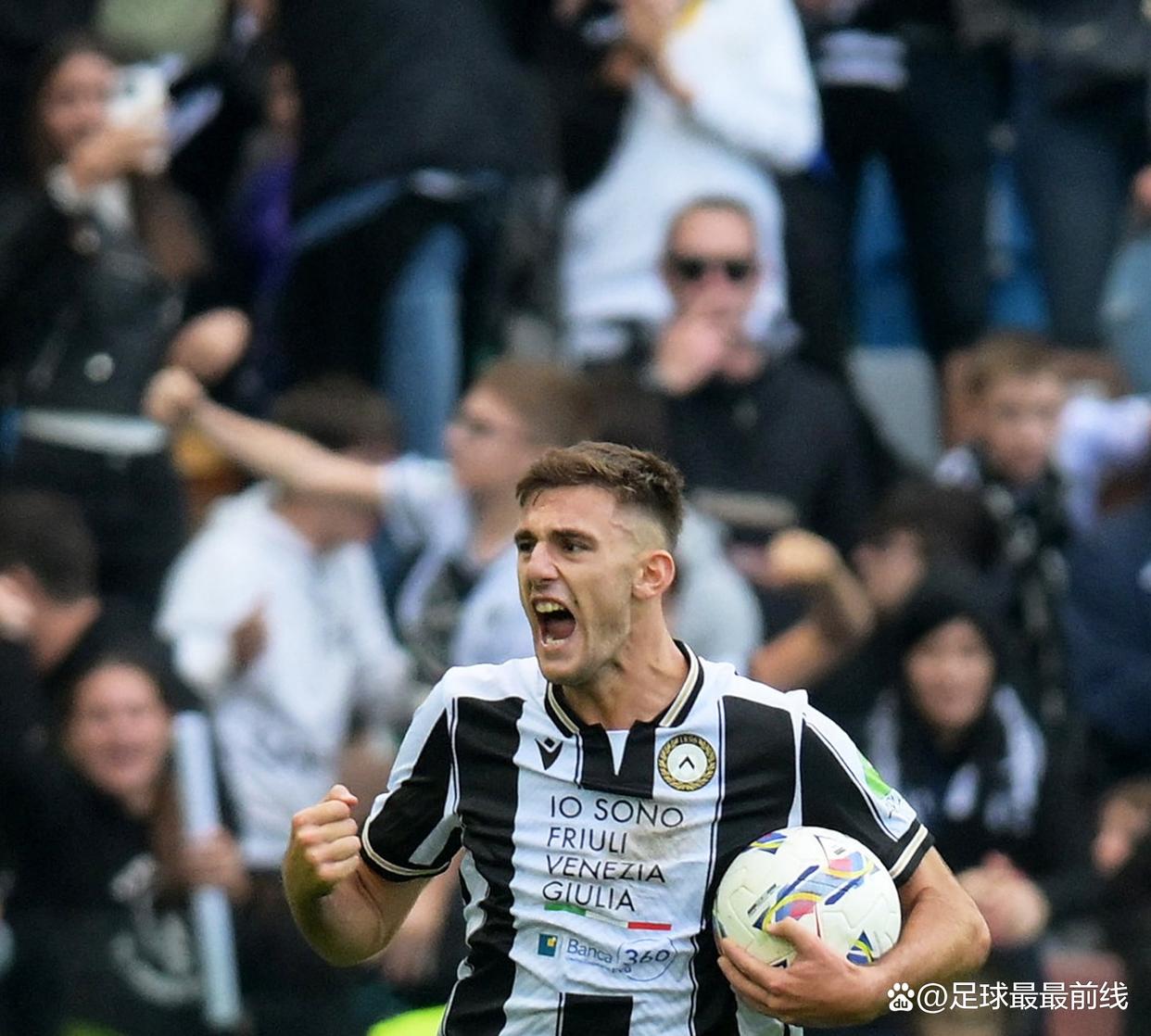 关于乌迪内斯队长因伤缺席比赛，球队防线蒙受压力的信息