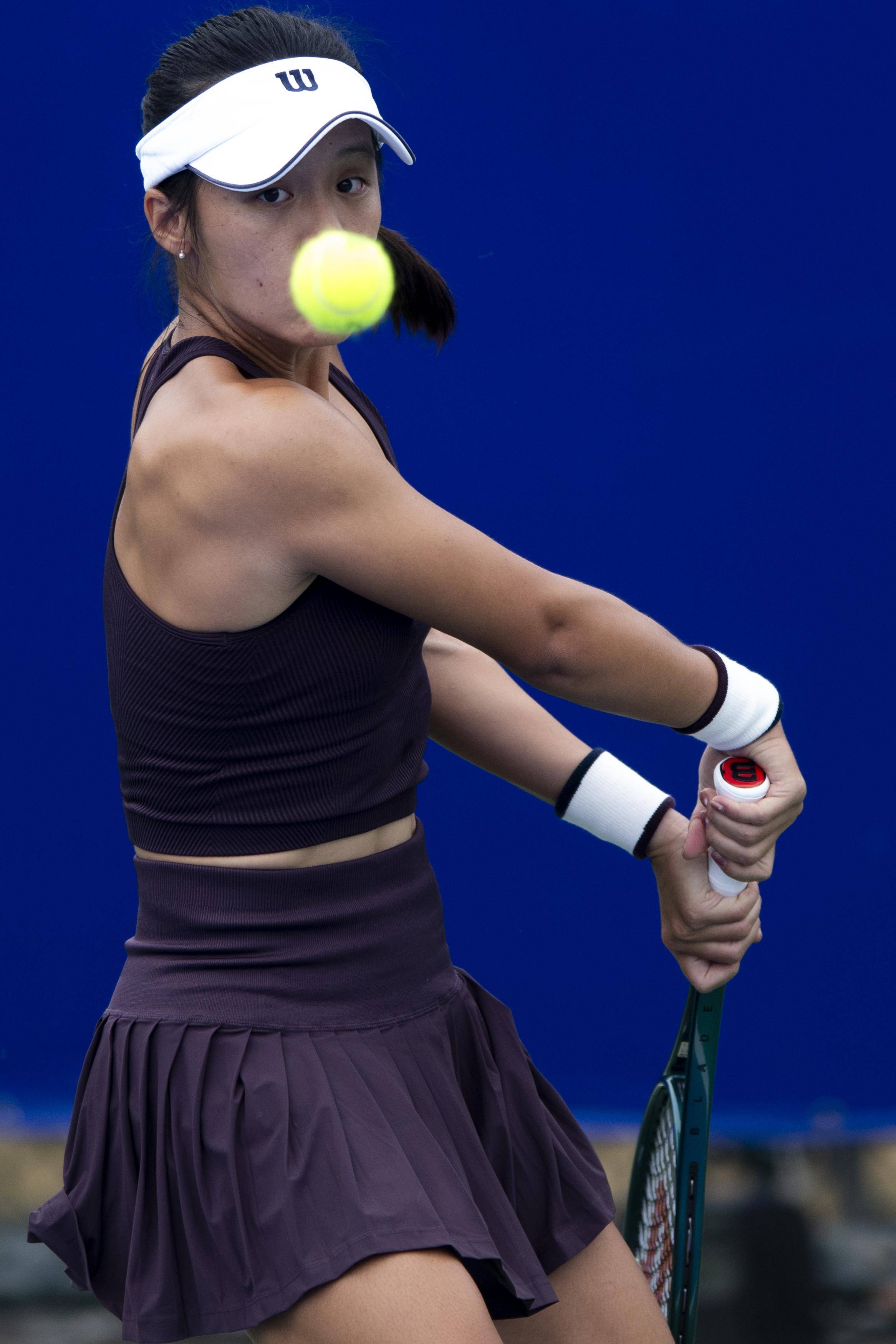 九游娱乐官方-包含挥洒汗水!网球选手积极备战赛场的词条