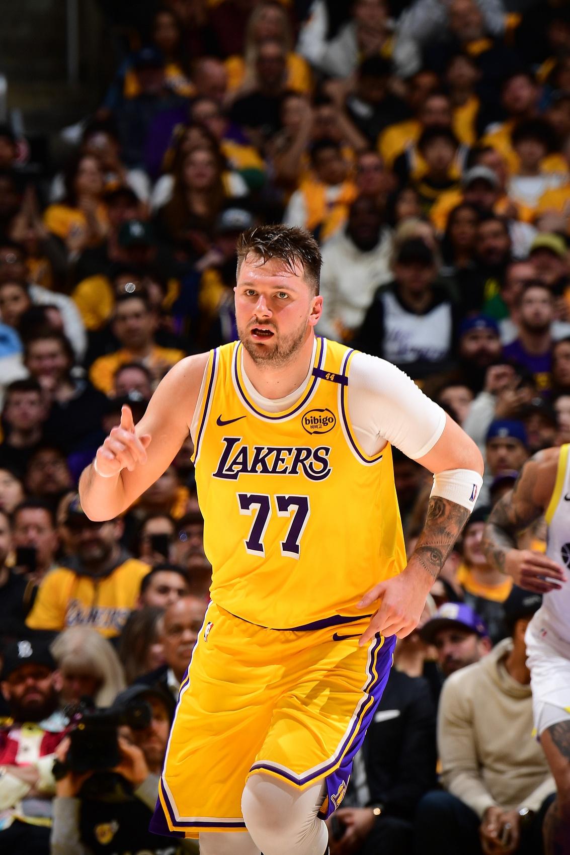 雄鹿队全队进攻火力全开,轻取魔术队积分领跑的简单介绍 雄鹿队全队进攻火力全开,轻取魔术队积分领跑的简单介绍