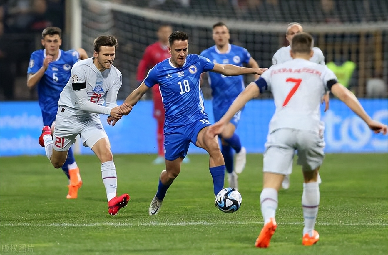 比利时惊险击败英格兰，跻身欧预赛淘汰赛的简单介绍