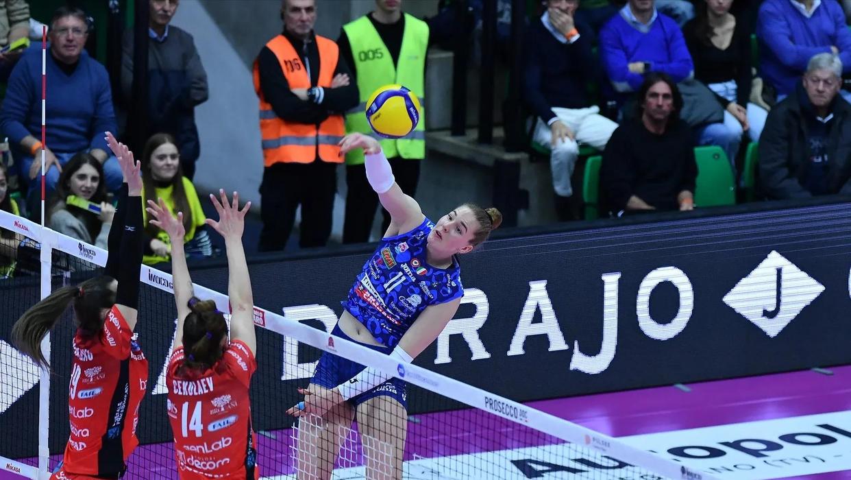 九游娱乐-佛罗伦萨主教练受贿门调查,俱乐部陷入困境