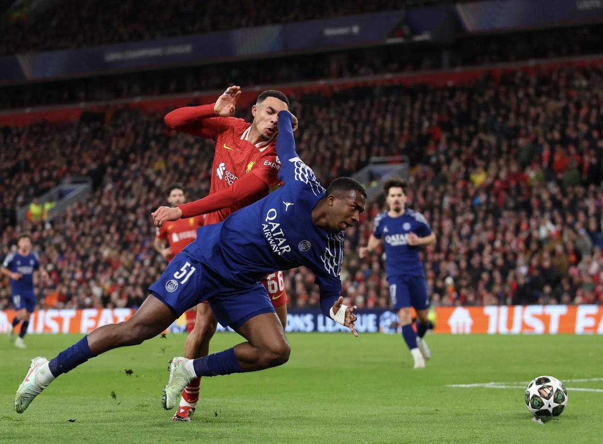 包含利物浦大比分取胜,成功跻身欧冠半决赛的词条 包含利物浦大比分取胜,成功跻身欧冠半决赛的词条