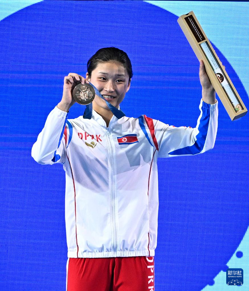 跳水女选手实力激战,成功登上领奖台的简单介绍 跳水女选手实力激战,成功登上领奖台的简单介绍