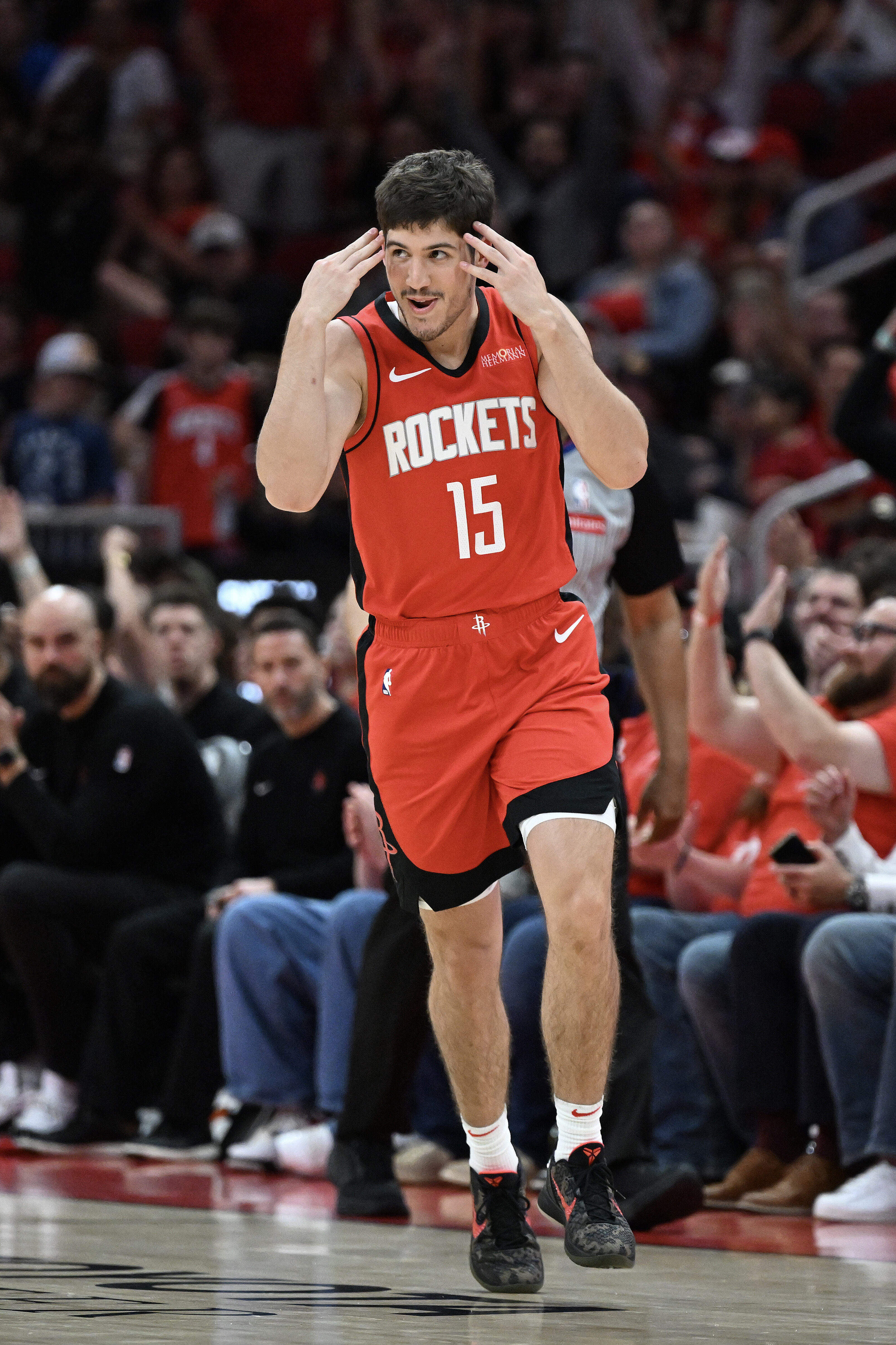 火箭率先进入季后赛,力争夺冠 火箭率先进入季后赛,力争夺冠