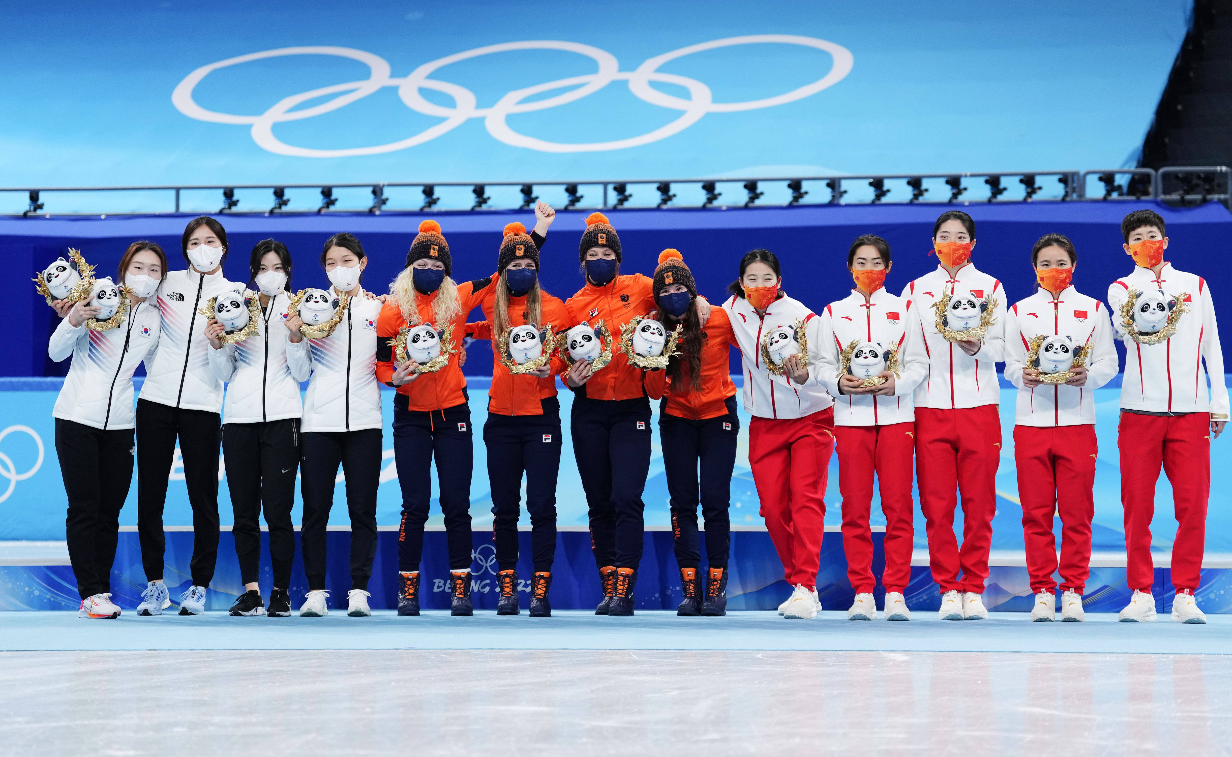 短道速滑女子组比赛,荷兰选手夺冠 短道速滑女子组比赛,荷兰选手夺冠