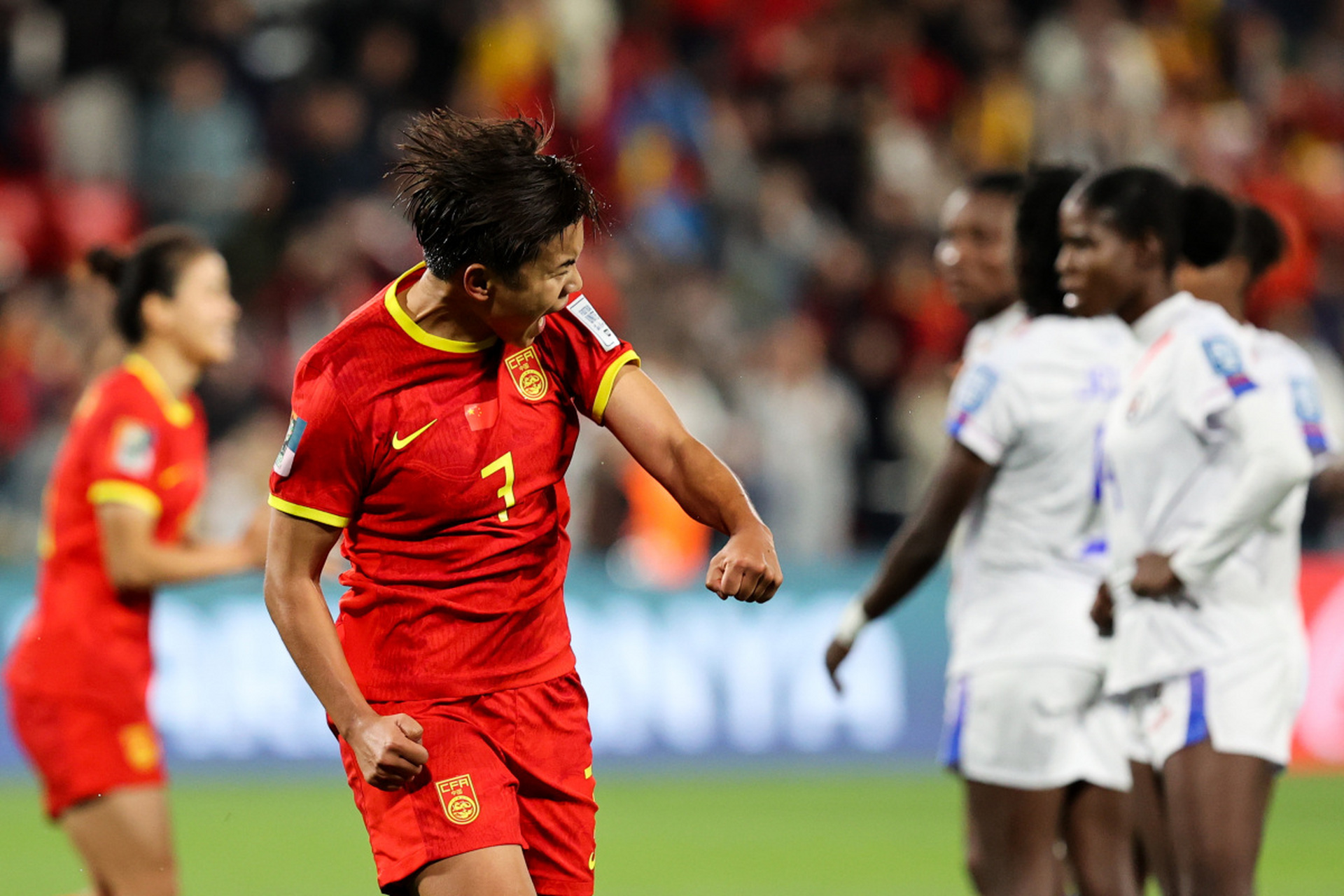 英格兰逆袭晋级，希腊队歇斯底里的简单介绍