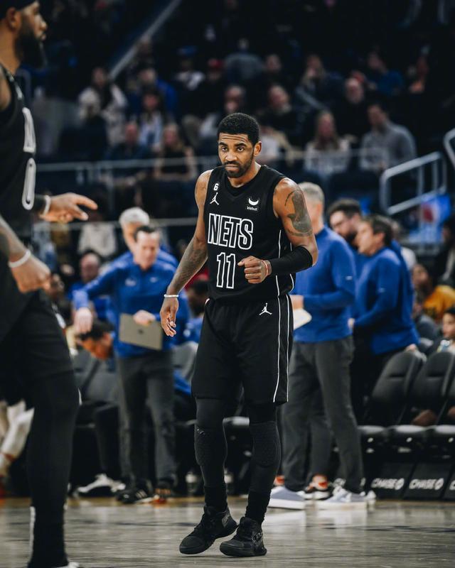 欧文致命三分，篮网全队合作精准取得胜利