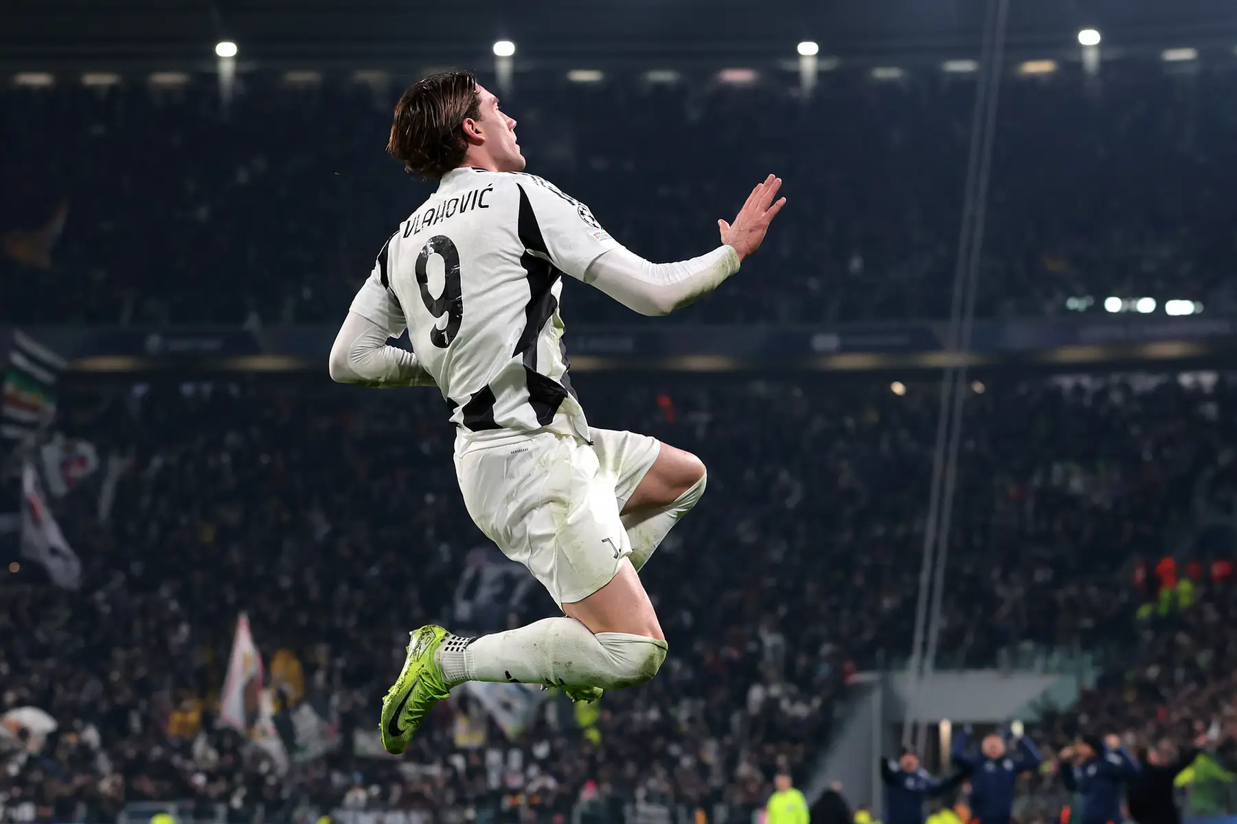 尤文图斯中场反击得手，意甲榜首位置依然不动摇