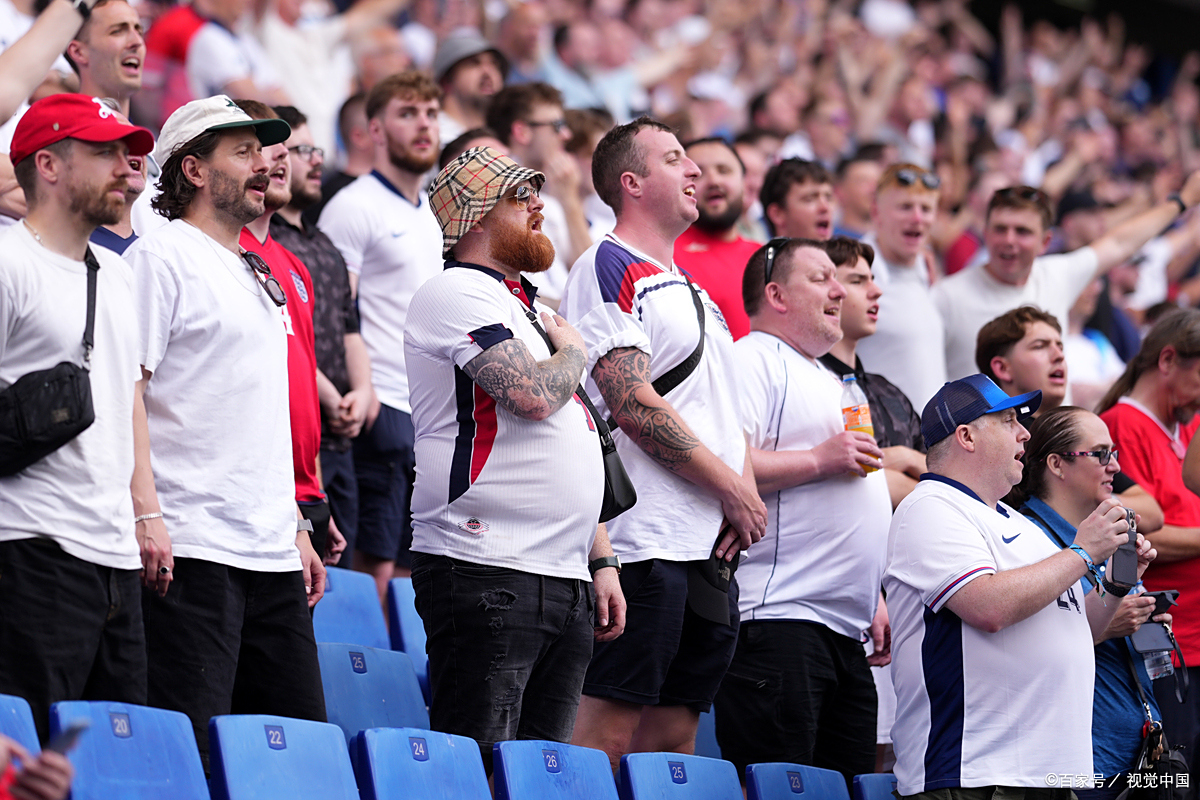 九游娱乐网页-天津泰达主场作战赢球，球迷欢呼雀跃