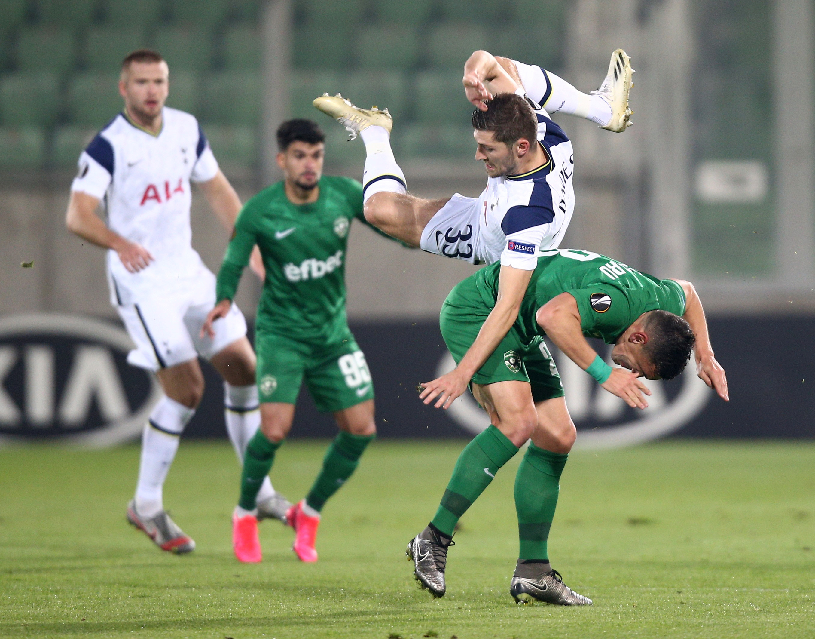 巴塞罗那不敌卢多戈雷茨，小组出线悬疑