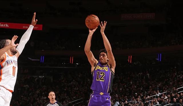 九游体育官方入口-尼克斯防守失误频频，客场惨败湖人