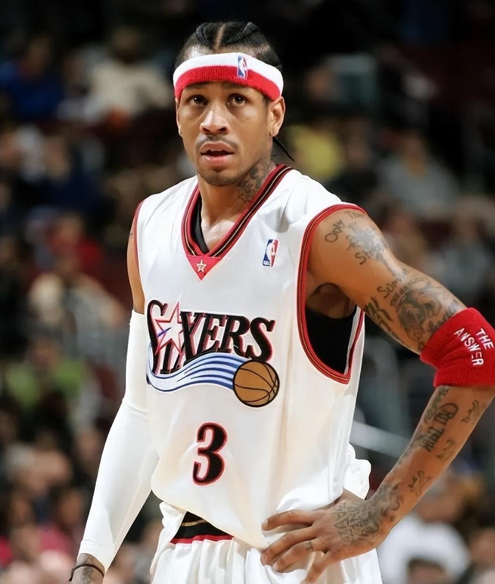 巨星球员表现抢眼，队伍士气高涨