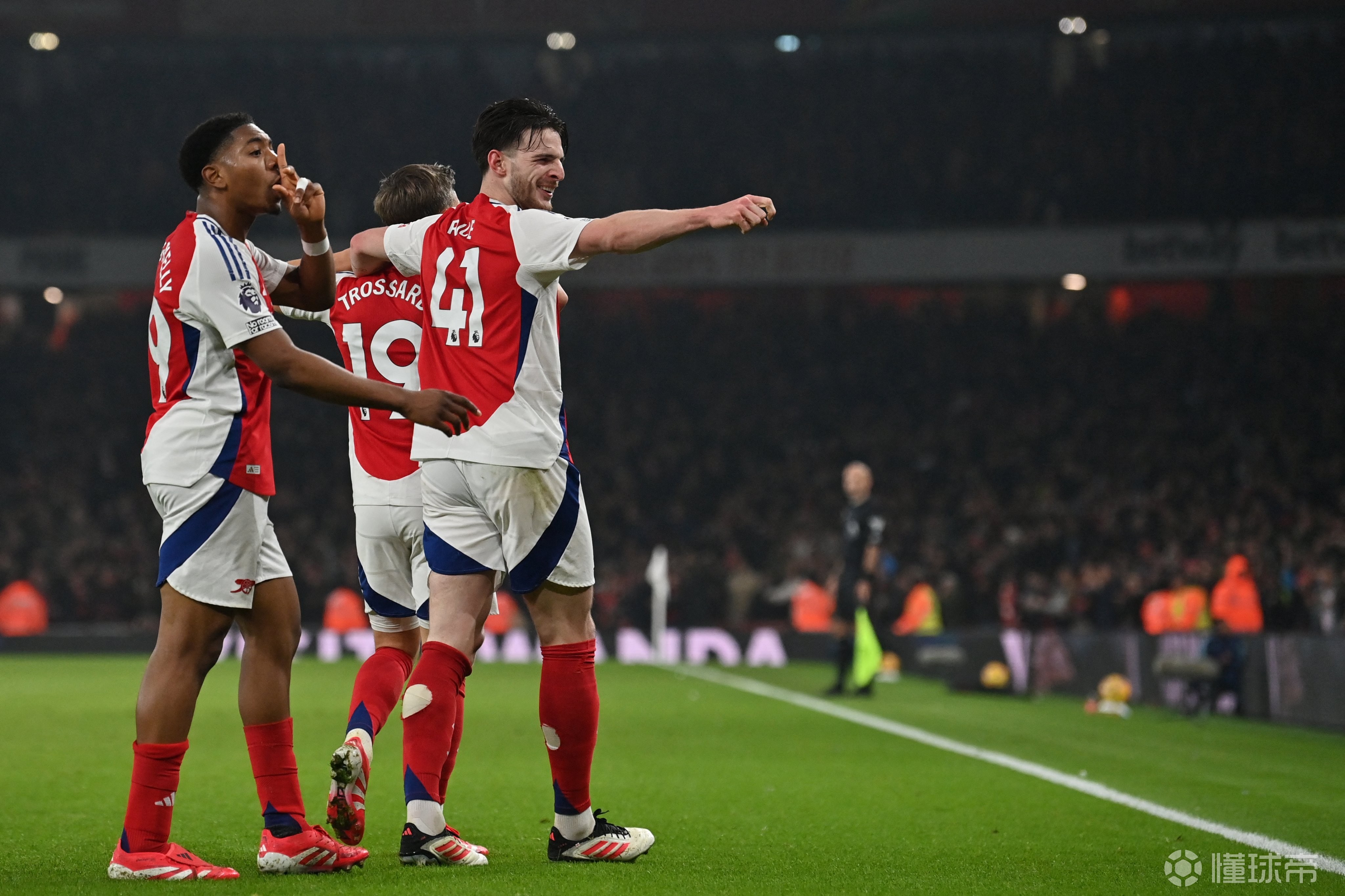 阿森纳球队备战下一场比赛，期待胜利到来