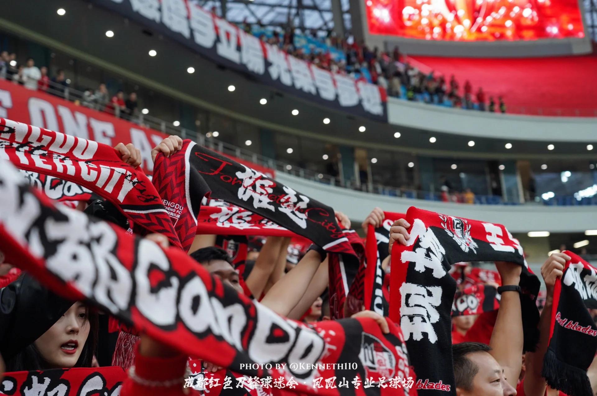 九游娱乐官方-包含筑梦足球舞台,两队球员激情对决的词条