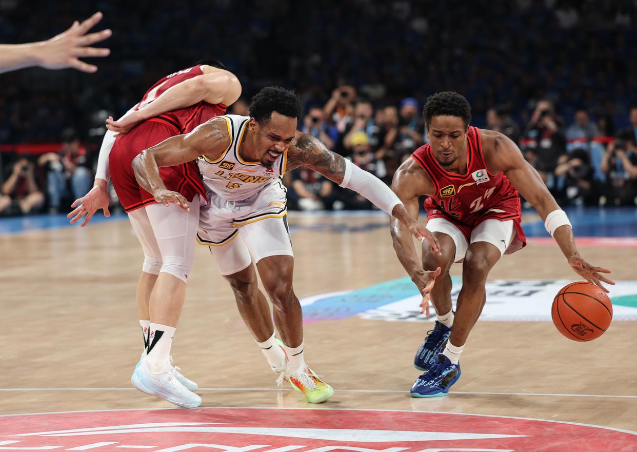 九游体育-篮球联赛总决赛精彩纷呈,胜负难以预料