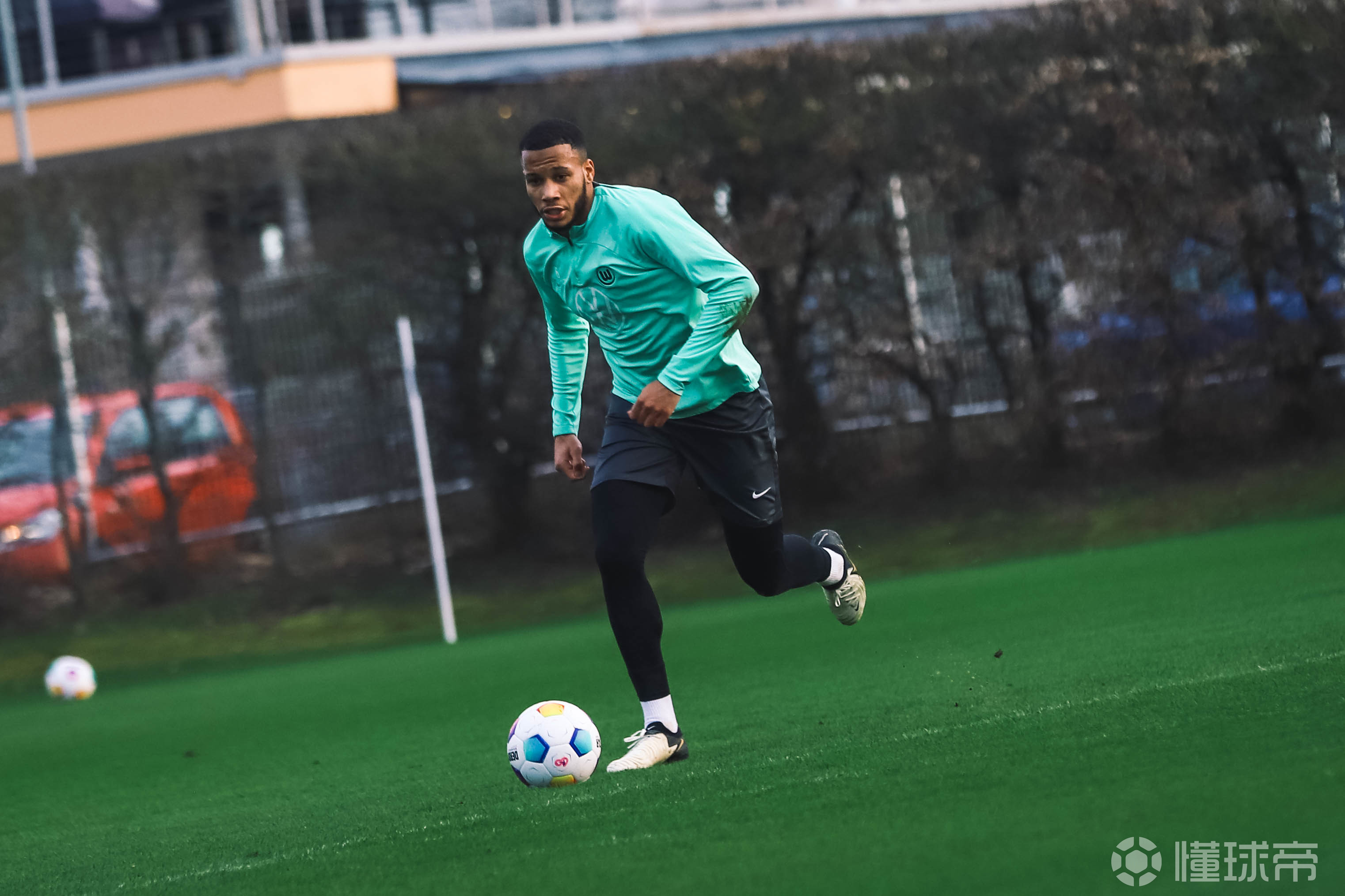 沃尔夫斯堡球队努力训练，备战下场比赛的简单介绍