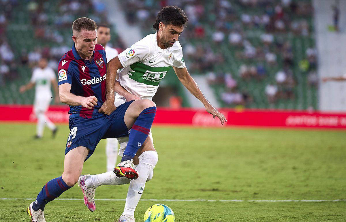 关于热那亚主场遭遇不胜，压力加大保级形势严峻的信息