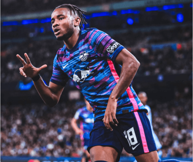 尤文图斯后防线曝露短板,急需加强训练 尤文图斯后防线曝露短板,急需加强训练