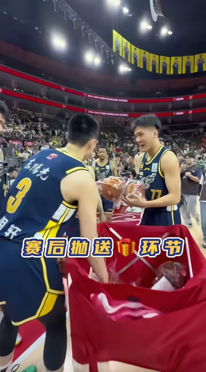 九游娱乐网站-小组赛季后赛的激烈球赛引人入胜