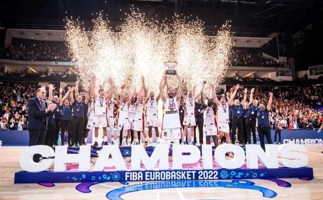 九游官网-西班牙队团结合作,困难胜利获奖金牌的简单介绍