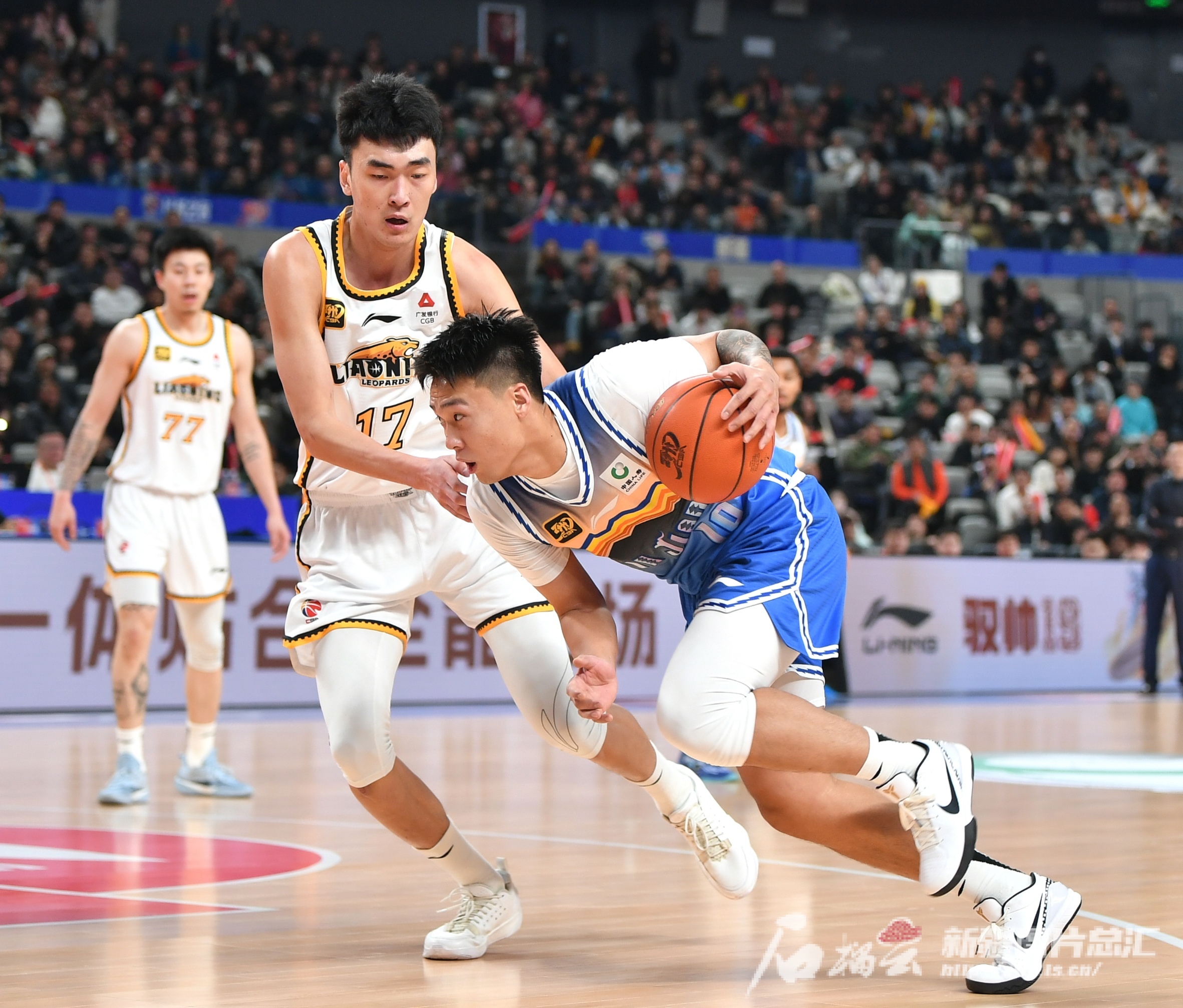 辽宁男篮客场险胜,全队发挥出色稳住局面 辽宁男篮客场险胜,全队发挥出色稳住局面