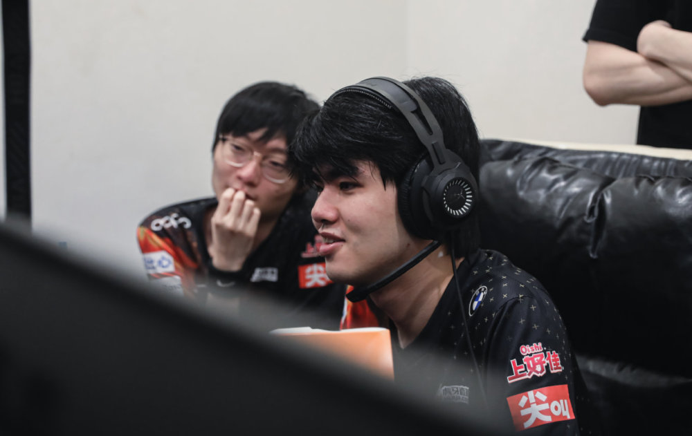 JDG血洗GEN,Knight极限生还后反打强强对话全球总决赛,点燃全场激情的简单介绍 JDG血洗GEN,Knight极限生还后反打强强对话全球总决赛,点燃全场激情的简单介绍