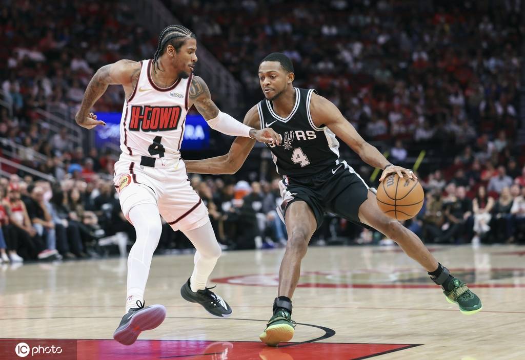 火箭不敌马刺,波普连得19分 火箭不敌马刺,波普连得19分