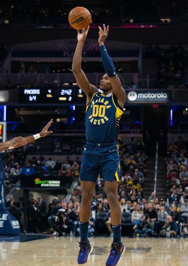 雄鹿队外线发挥出色，期待在季后赛中有所作为