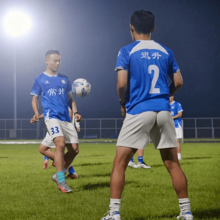 足球球队新练习方式亮相,赢得球员认可的简单介绍 足球球队新练习方式亮相,赢得球员认可的简单介绍