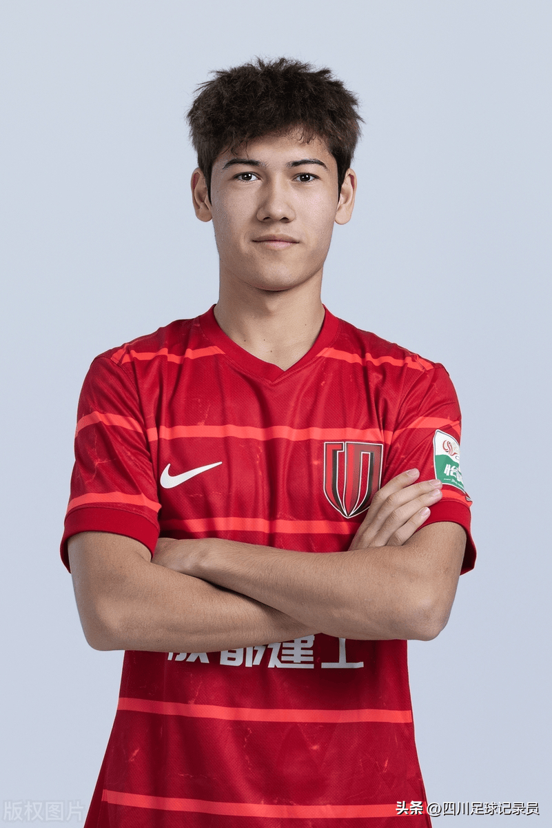 九游体育直播-中超球员技术娴熟，被誉为国内足坛新生代