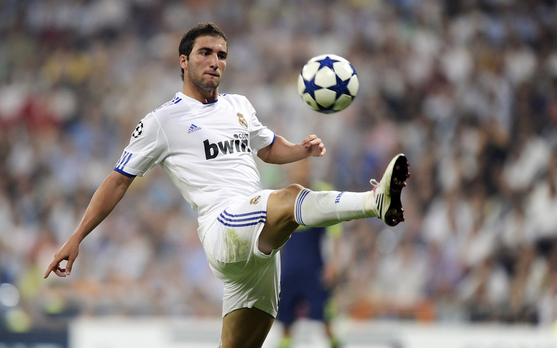 独奏与交响，利拉德接管之夜与爵士的团队轻取