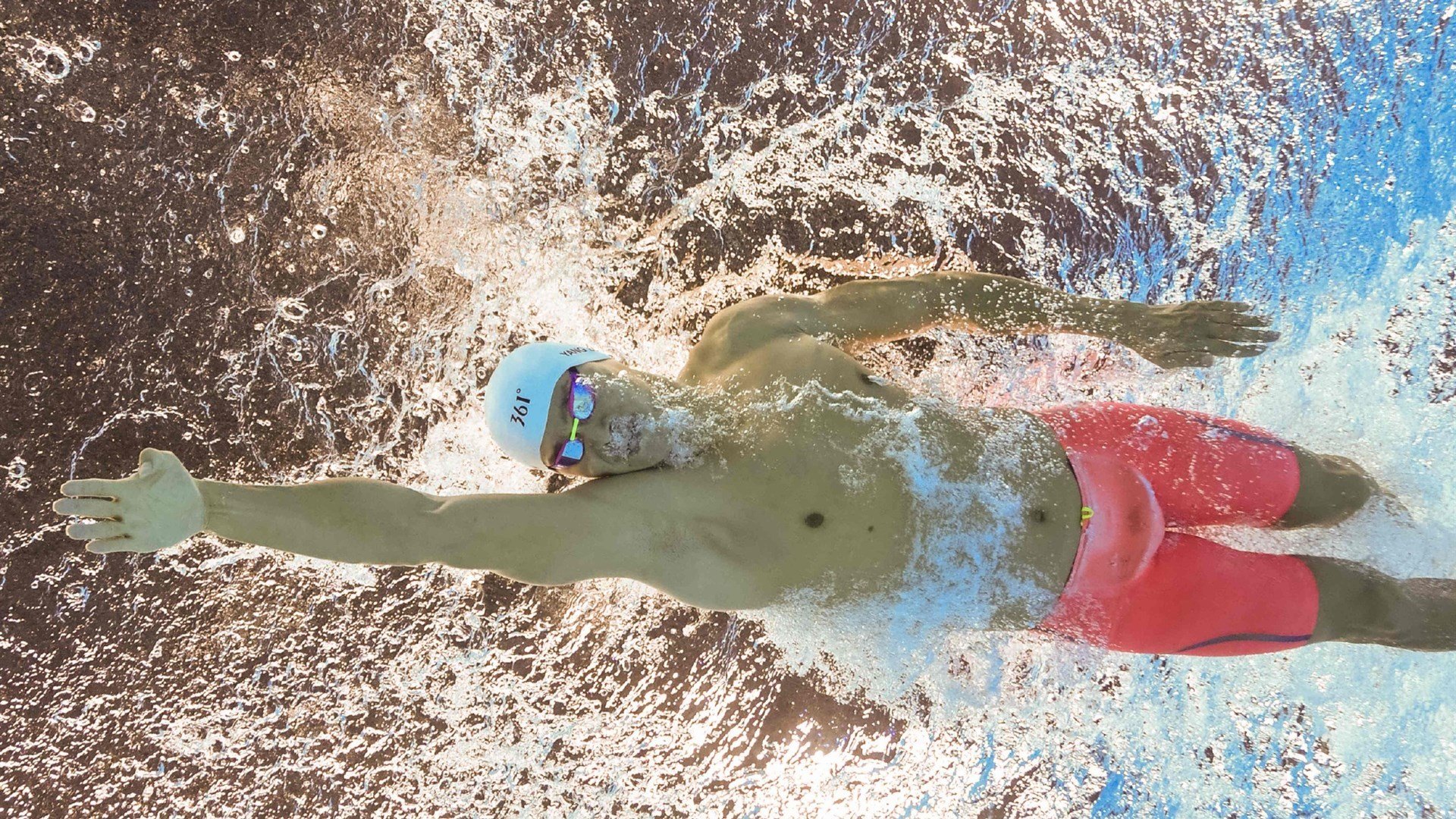 横贯地球的一脚，当富安健洋在平行纬度粉碎塞内加尔