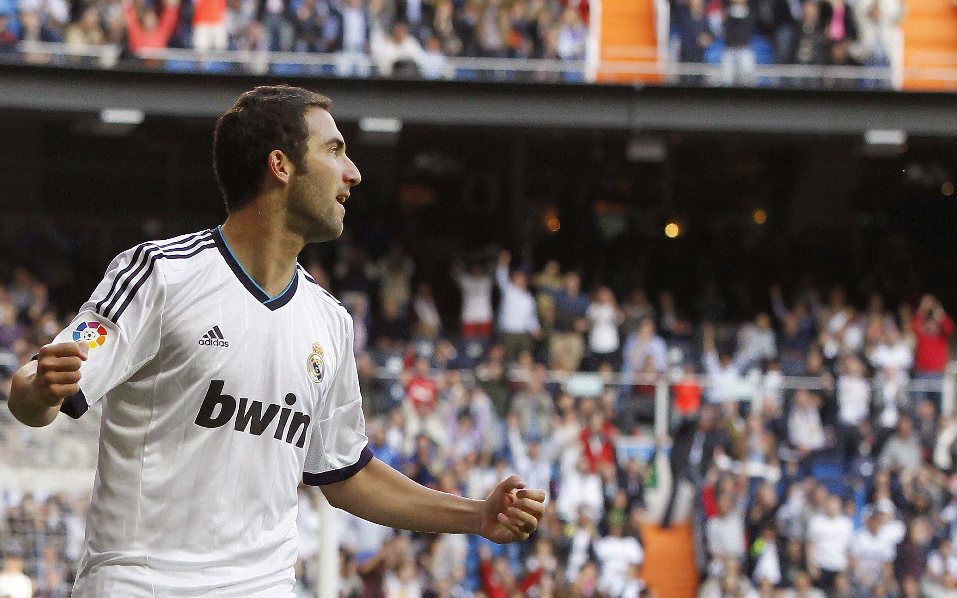 世界足球日双城记，哥伦比亚轻取土耳其，拉什福德高光献礼老特拉福德